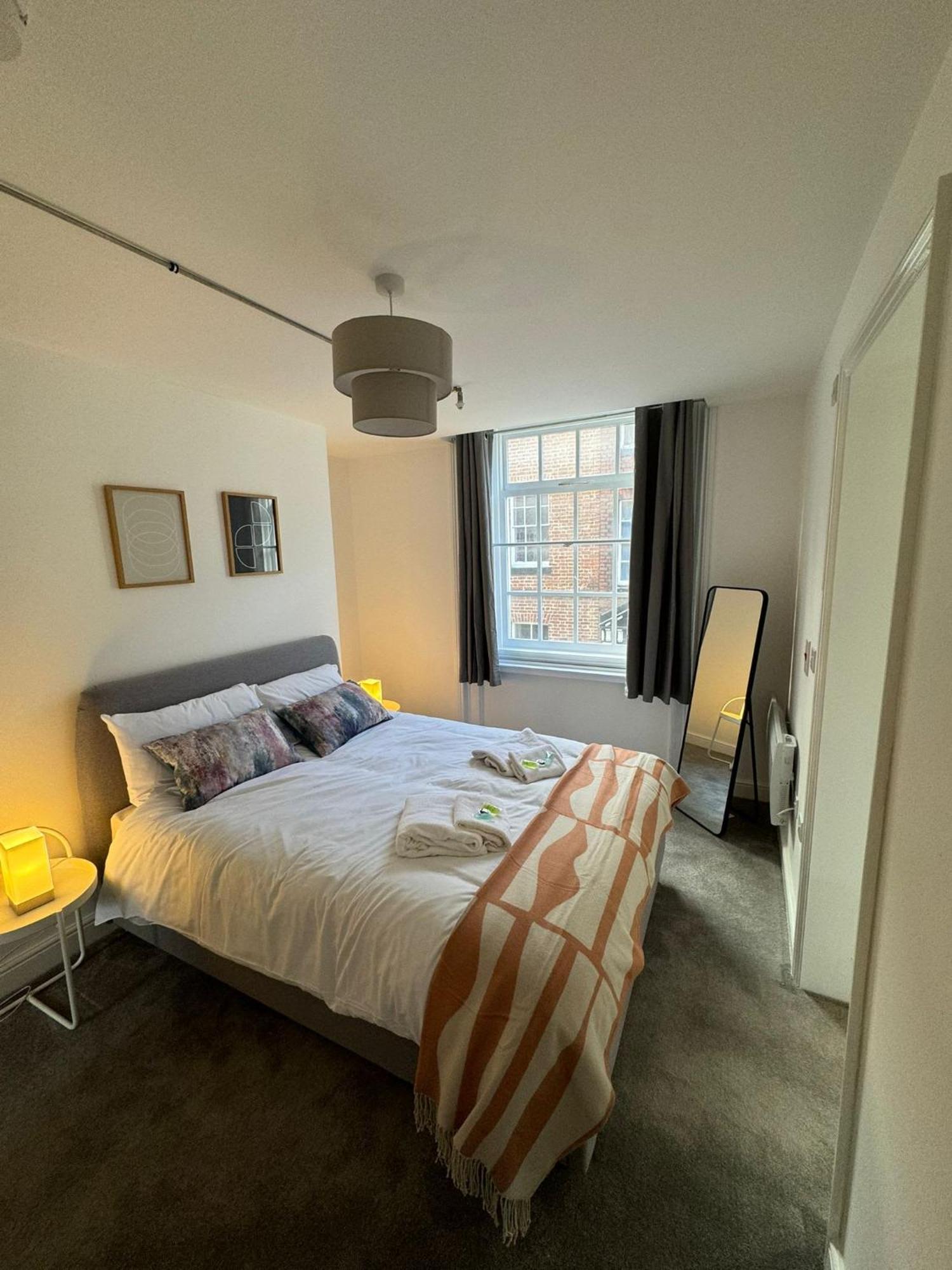 Beautiful 1 Bed 20Mins To Central Manchester Bolton Eksteriør billede